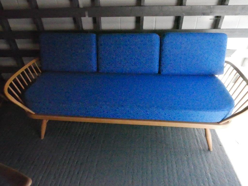 Ercol 355 Studio Couch Lessian Blue 92% wool with free bolsters