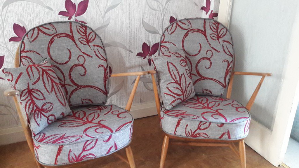 Ercol 305 Seat & Back Cushions Flora & Fauna with grey piping