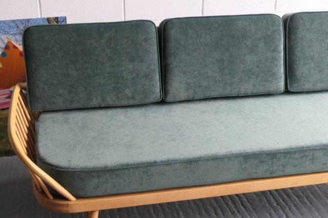 Ercol 355 Studio Couch in Ross Fabrics Pimlico Ocean with piping