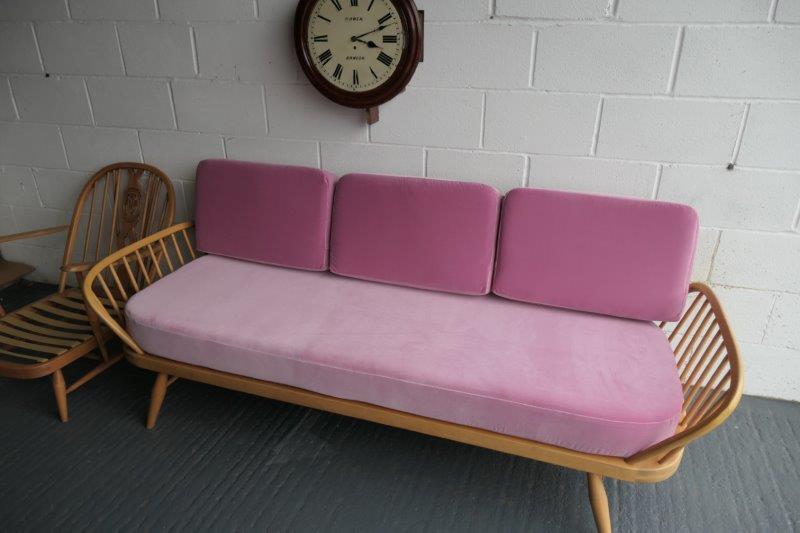 Ercol Daybed 355 in the Pink