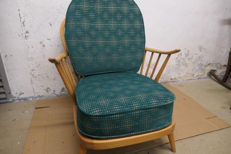 Ercol 203 in this fantastic Teal appeal fabric!