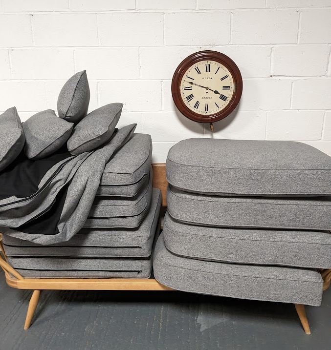 Set of piped Renaissance cushions