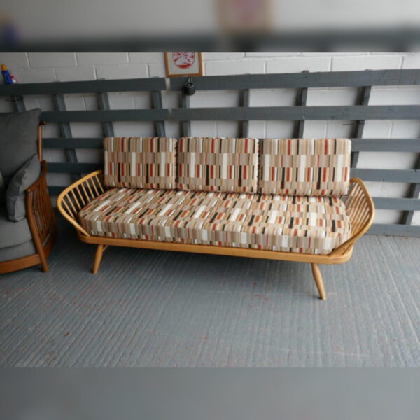 Ercol 355 Studio Couch Beige/Copper/Black Rectangle Maze Weave