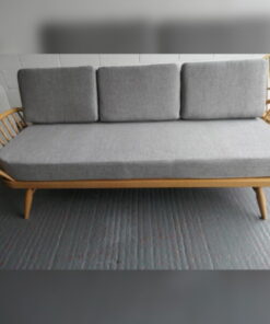 Ercol 355 Studio Couch in Eccleshill Light Grey