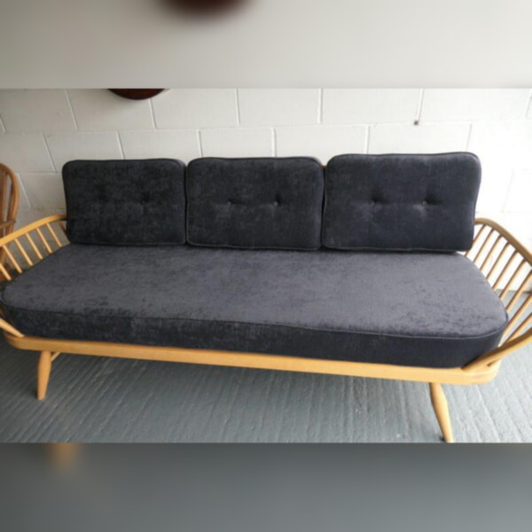Ercol 355 Daybed in Pimlico Navy.