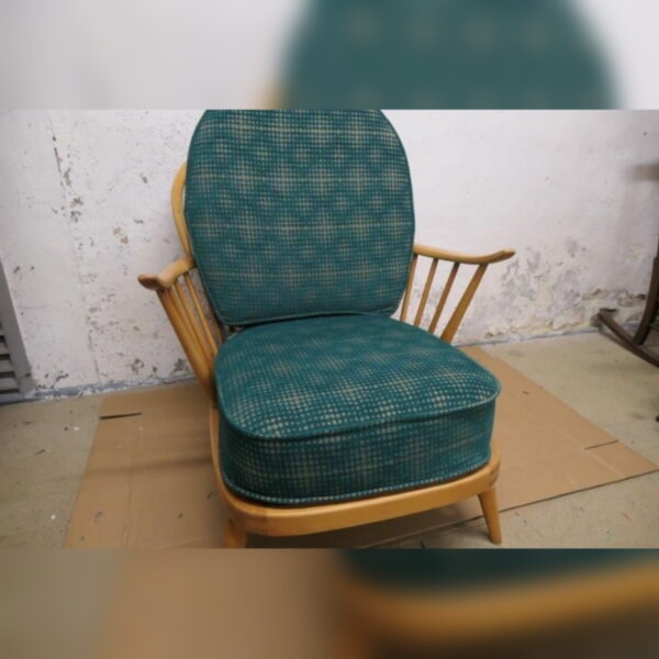 Ercol 203 in this fantastic Teal appeal fabric!