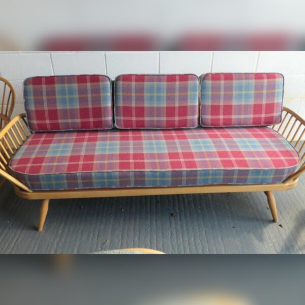 Ercol 355 Daybed + others out to Belfast