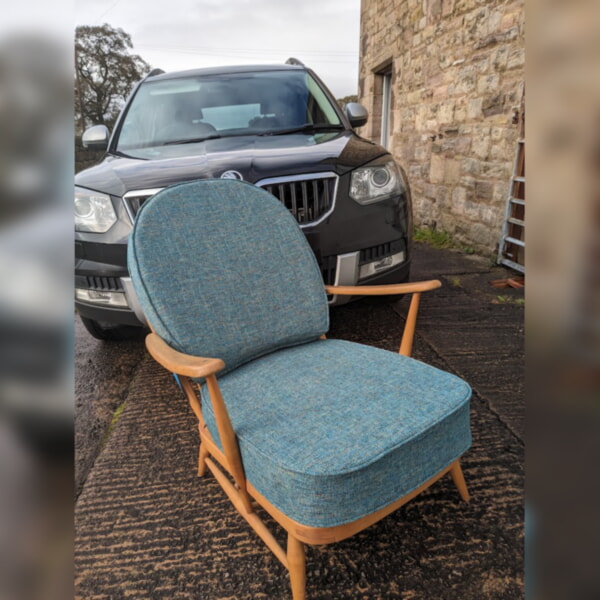 Ercol 203 Cristina Marrone Hedgerow with piping. Ercol 203 Cristina Marrone Hedgerow with piping.