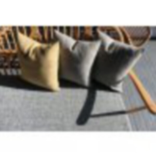 Ercol 203/252 3 seater settee with scatter cushions.