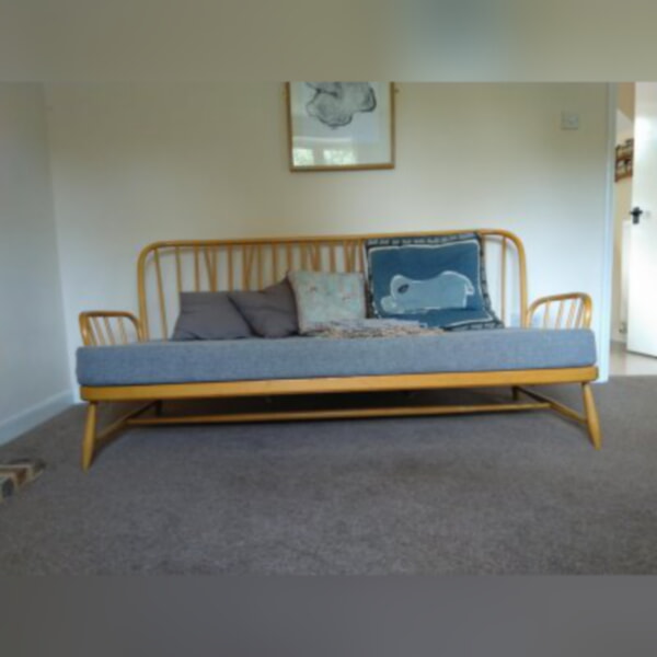 The Jubilee is so much more attractive without the big back cushions