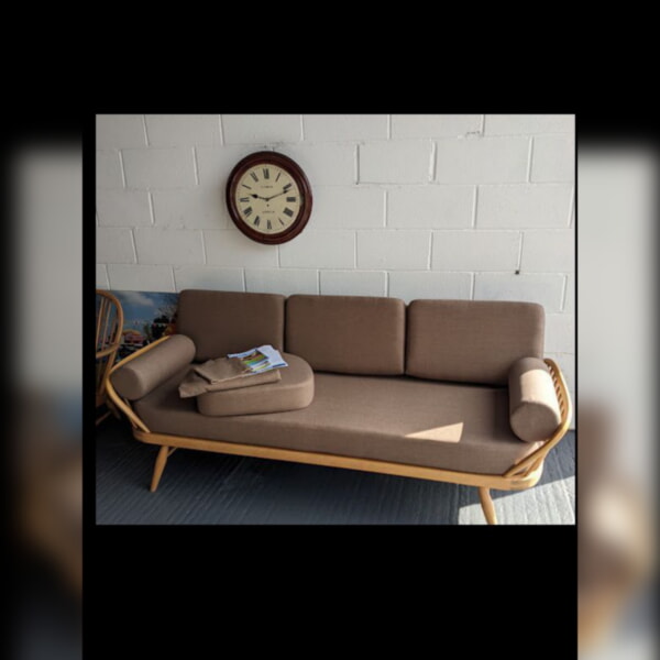 Daybed & 305 cushion in customer's own fabric Daybed & 305 cushion in customer's own fabric